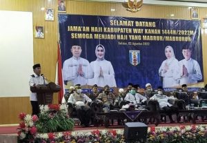 Bupati Raden Adipati Surya Sambut Kedatangan Jamaah Haji Way Kanan
