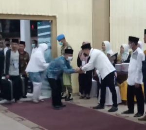 Bupati Adipati  Sambut Kepulangan  106 Jemaah Haji dan 1 Pembimbing Haji Asal Kabupaten Way Kanan