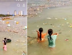 Viral, Wisatawan Pantai Pasir Putih Lampung Selatan Mandi Bersama Sampah, tak Seindah Promosinya