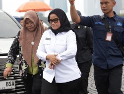 Diguyur hujan, Ela Azwar tetap semangat ikuti Gladi Pelantikan Kepala Daerah Terpilih