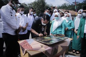 Bupati Way Kanan Hadiri Lonching dan Penandatangan Prasasti Program Kemandirian Perempuan Fatayat