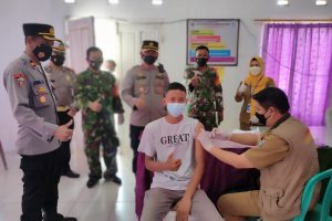 Wakapolres Way Kanan Tinjau Vaksinasi Dosis 2 di Blambangan Umpu