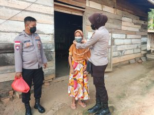 Di Pakuan Ratu, Polisi Manfaatkan Bansos Sebagai Ajang Kepedulian Warga Terdampak Pandemi