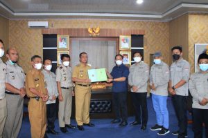 Pemkab Way Kanan Serahkan aset ke KPU Way Kanan