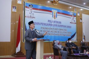 Wabup Way Kanan Lantik Pejabat Administrasi Kedalam Jabatan Fungsional Melalui Penyetaraan Jabatan