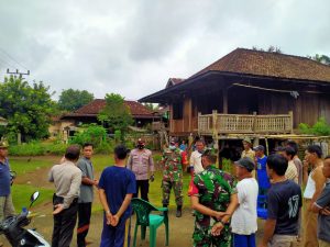 Polisi Turun Ke Lokasi Warga Orang Hilang Diduga Terbawa Arus Sungai di Way Kanan