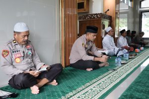 Tingkatkan Iman dan Taqwa, Polres Way Kanan Lakukan Binrohtal di Masjid Darul Fattah